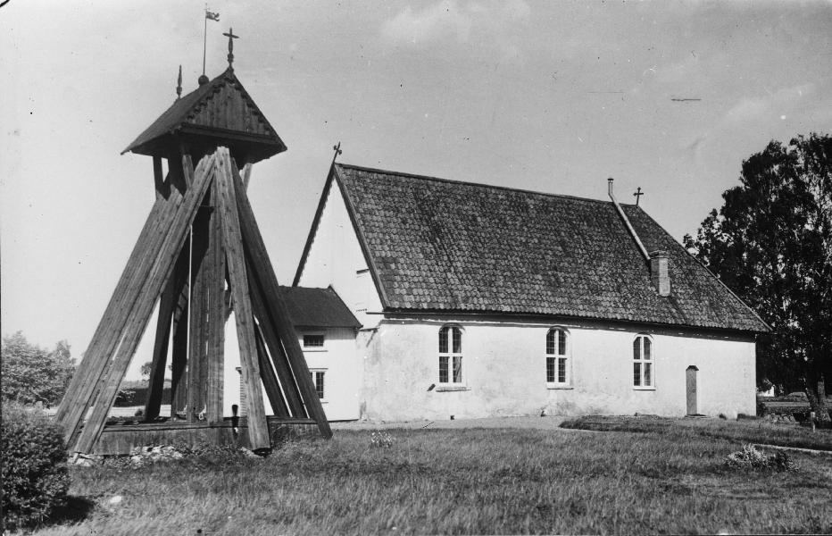 Notera Av dokumentationsskäl har originalbeskrivningen från Riksantikvarieämbetet behållits. Tillrättalägganden och alternativa beskrivningar bör införas separat från nedanstående information.Felaktig
