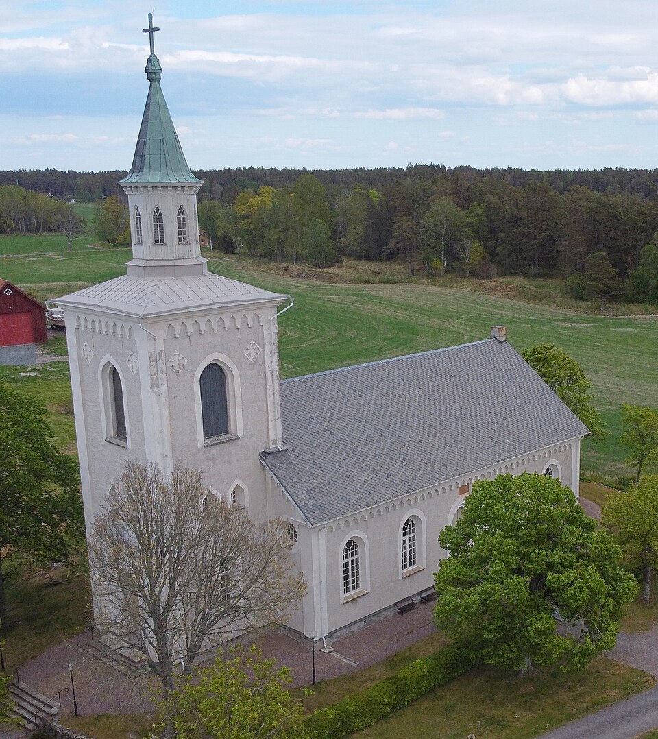 Otterstads kyrka i Lidköpings kommun i Västra Götalands län.