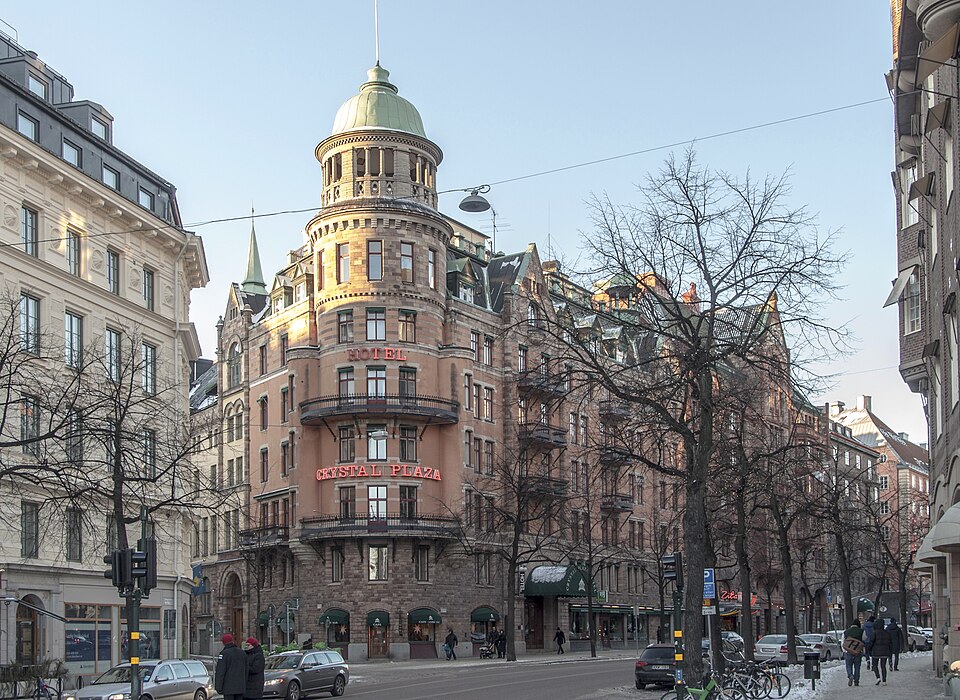 Hotel Cristal Plaza, Birger Jarlsgatan 35, Stockholm. Nybyggnadsår 1907 - 1910 Carl Alfred Danielsson-Bååk (Arkitekt) KFUM Kristliga Föreningen för Unga Män (Byggherre) Richard Bengtsson (Byggmästare)