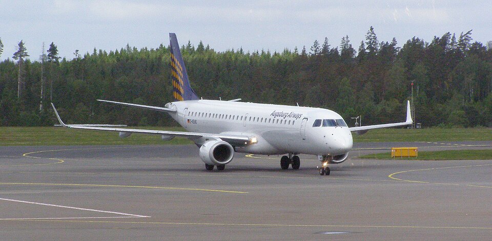 Göteborg-Landvetter Airport - Augsburg Airways Embraer ERJ-195 D-AEMD