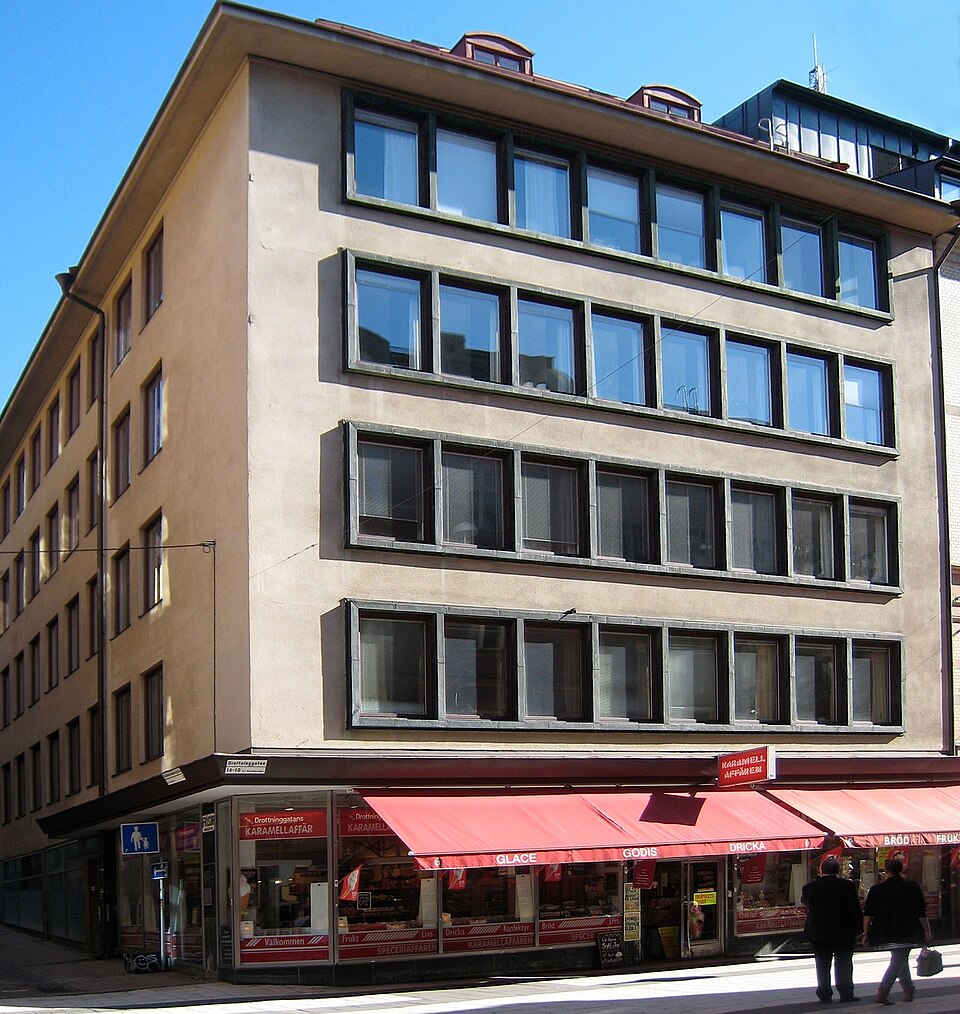 Drottninggatan 14, built 1929 (architect Wolter Gahn)