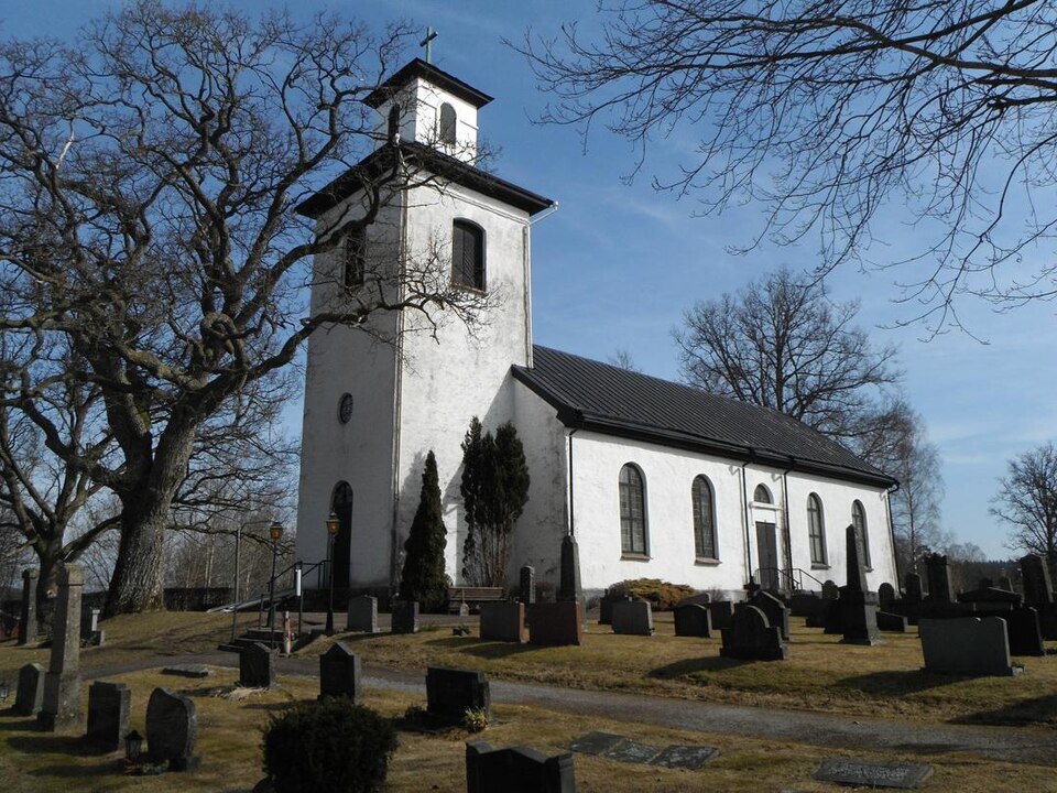 Källsjö kyrka från SV