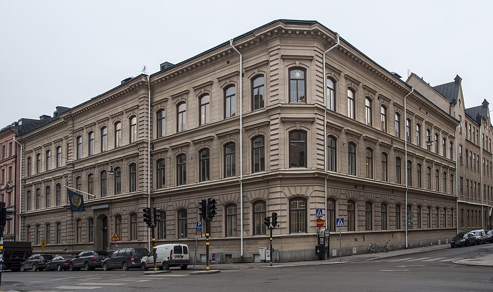 Hedvig Eleonora skola, Linnégatan 54, Skeppargatan 42, nybyggnadsår 1883–1884.J. Carlson (byggherre)J. P. Schönberg (byggmästare)Kumlien Axel & Kumlien Hjalmar (arkitekt)