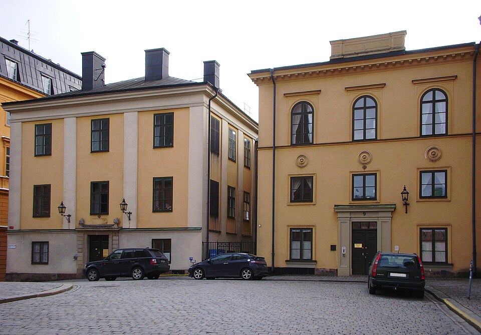 Östra (t.v.) och Västra Gymnasiehuset från Birger Jarls Torg