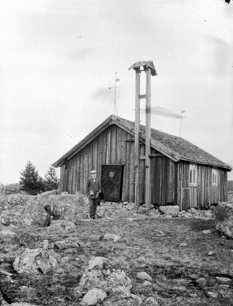 Notera Av dokumentationsskäl har originalbeskrivningen från Riksantikvarieämbetet behållits. Tillrättalägganden och alternativa beskrivningar bör införas separat från nedanstående information.Felaktig