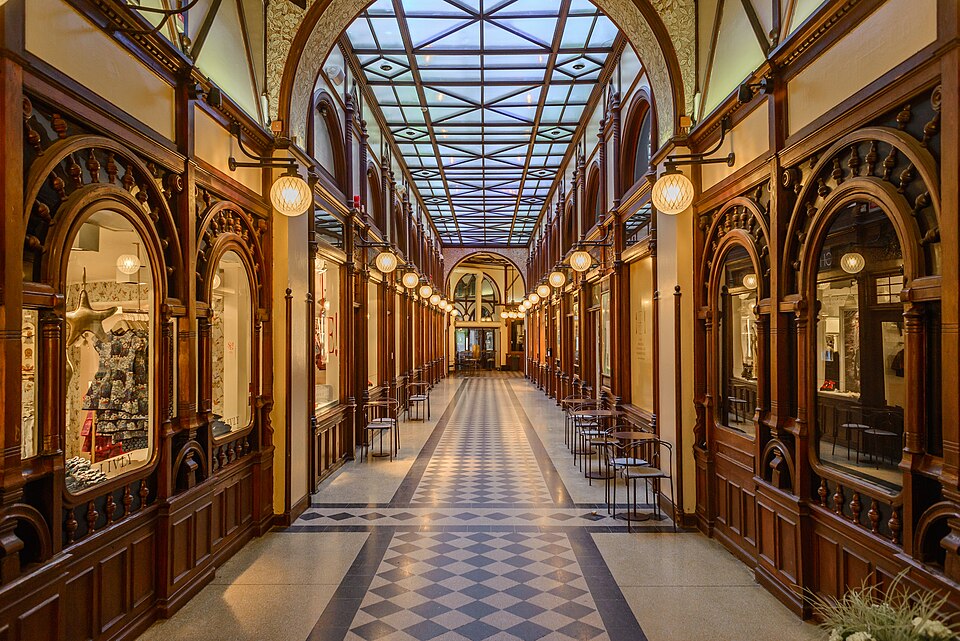 Birger Jarlspassagen, a historic roofed commercial passageway between Birger Jarlsgatan and Smålandsgatan. Built 1897. View from the east entrance (Birger Jarlsgatan).