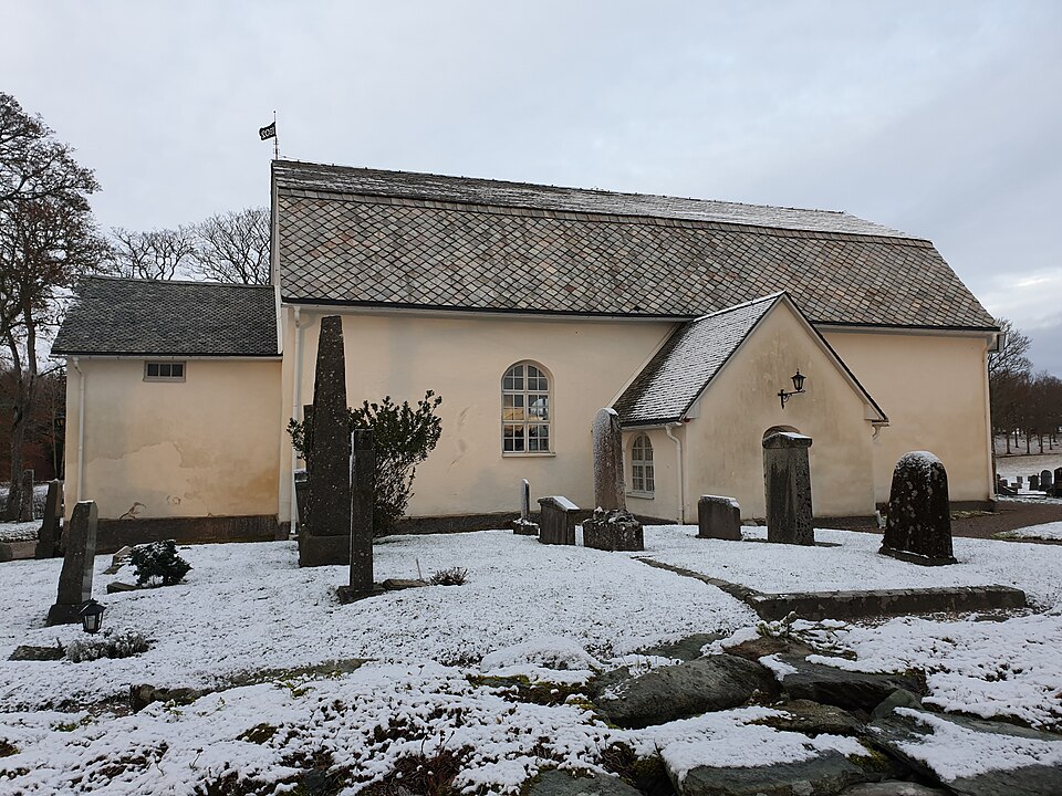 The whole church, seen from the southern side.