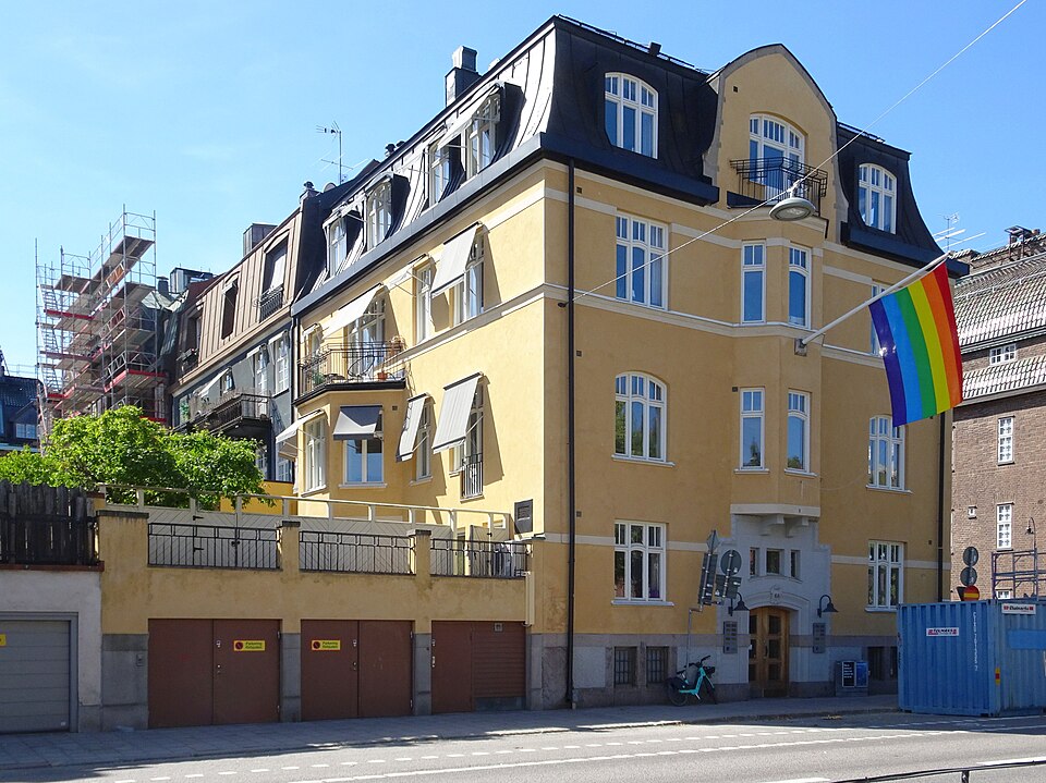 Valhallavägen 66/Sköldungagatan 10 (Sånglärkan 5): Byggnadsår 1909-10, arkitekter Dorph & Höög, byggherre och byggmästare A G Törner.