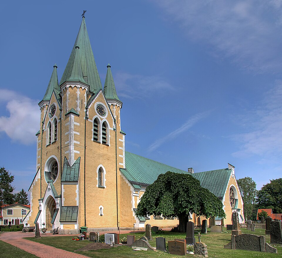Västra Vrams kyrka utanför Tollarp i Skåne. Bilden är sammanfogad och HDR-hanterad av totalt nio olika exponeringar, tre vardera i tre vinklar.