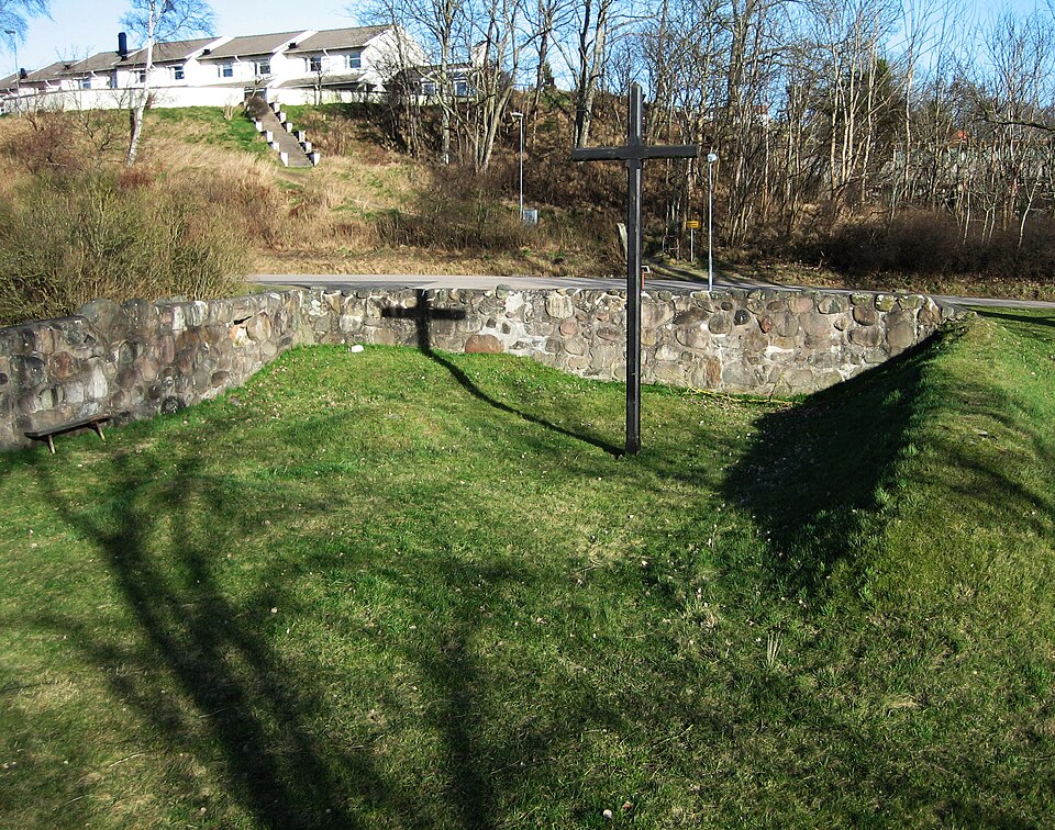 The medieval church ruins in Luntertun, Ängelholm, Sweden. Photo taken 080402 by the uploader.