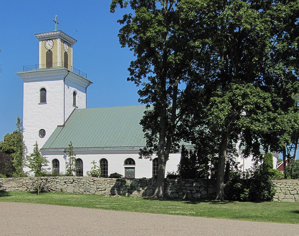 Mörrums kyrka från söder