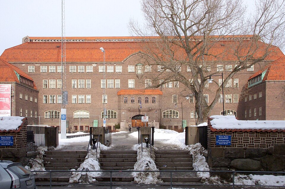 Östra Real, fasad mot Karlavägen