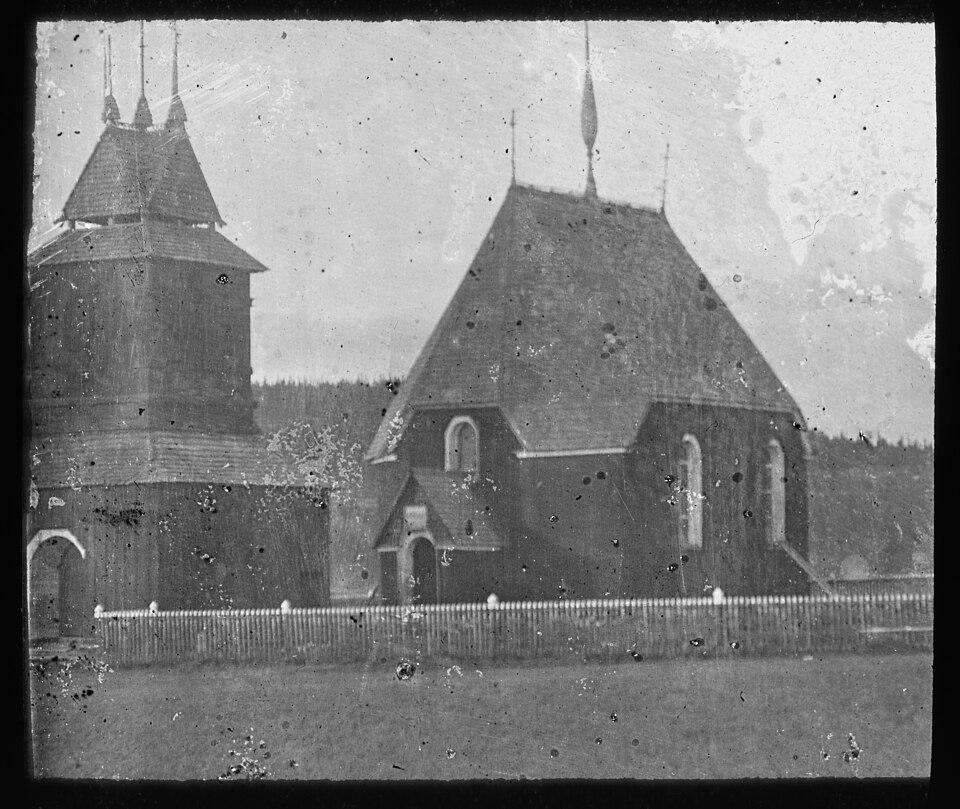 Sujet : Églises -- Suède Laponie -- Suède Junsele Vues d'architecture Appartient à l’ensemble documentaire : PhoVerre5 Couverture : Suède Langue : français
