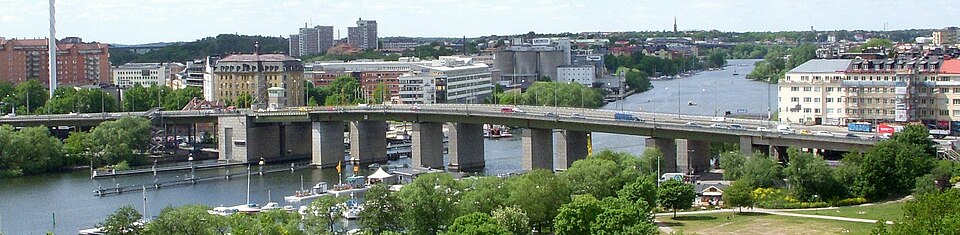 Liljeholmsbron sedd från Tantolunden
