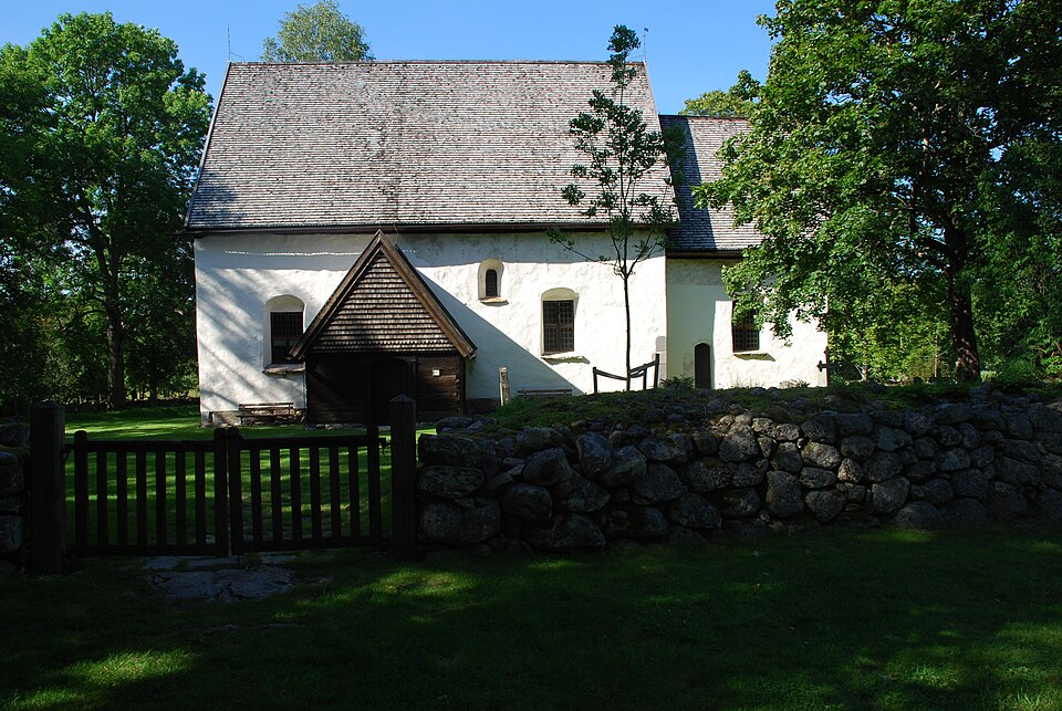 Vederslöv gamla kyrka, south view