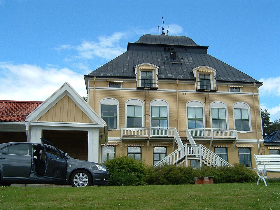 Main building of "Österåsens hälsohem" in Sollefteå municipality, viewed from south