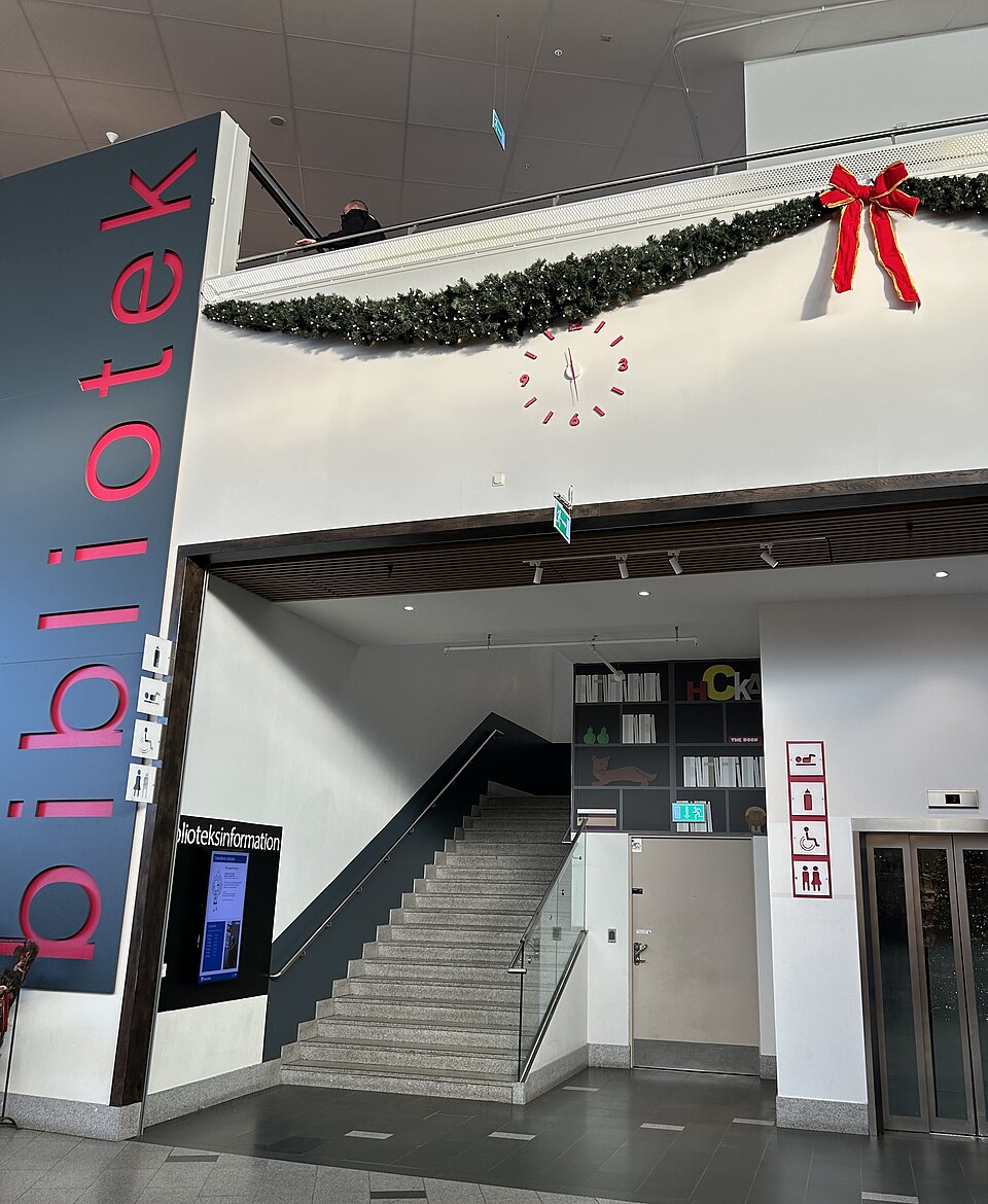 Åkersberga Bibliotek - Entrance