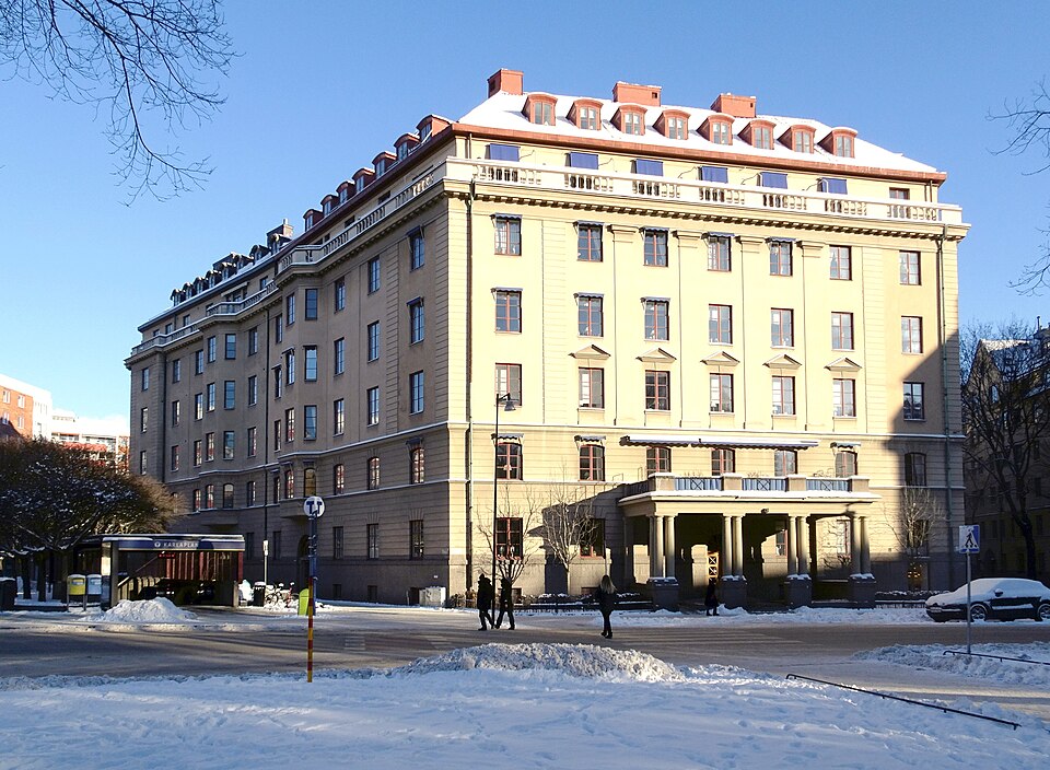 Trumslagaren 11, byggår 1920-1928. D. M. Hanzon (Byggmästare) Fastighets AB Drott (Byggherre) Granit & Betong AB (Byggmästare) Höög & Morssing (Arkitekt) K. W. Wadstrand (Byggherre) Victor Bodin (Arki