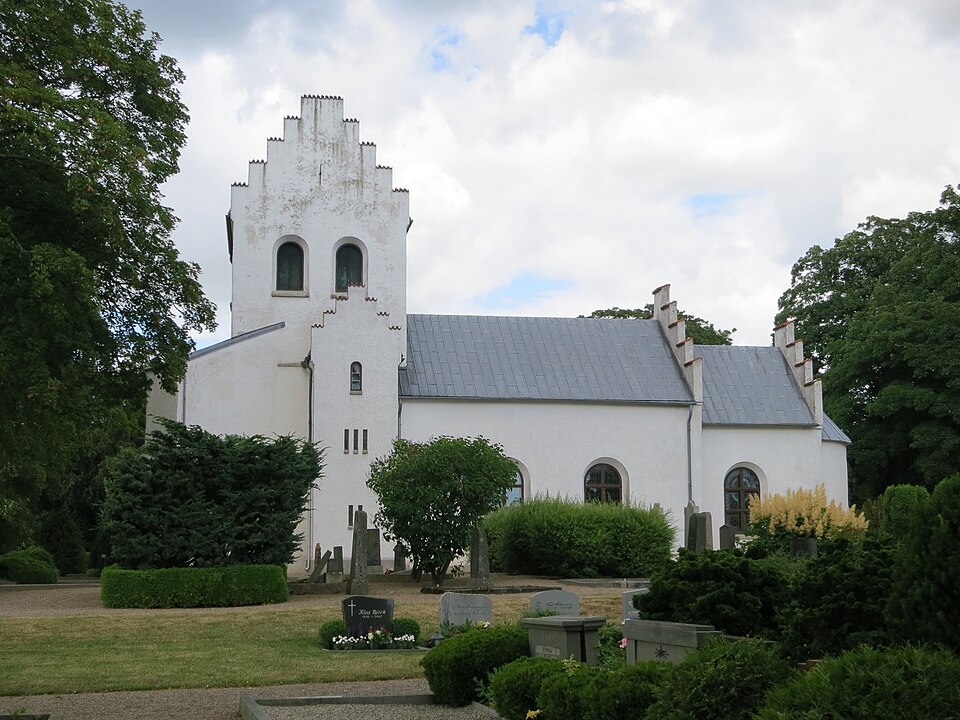 Övraby kyrka i juni 2014
