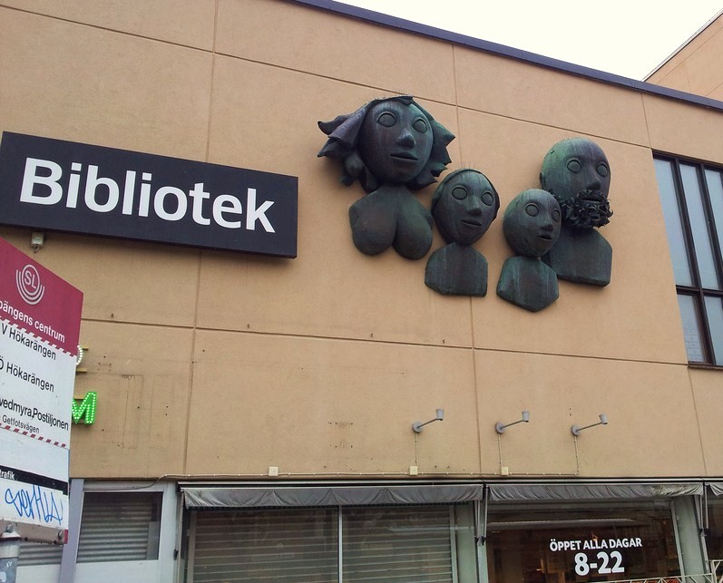 Kopparrelief på Medborgarhusets i Gubbängen fasad. Utförd av Allan Runefeldt och uppsatt 1979 på nordvästra hörnet av Fleminggatan/Sankt Eriksgatan på Kungsholmen, flyttad till Gubbängen 2003 i samban