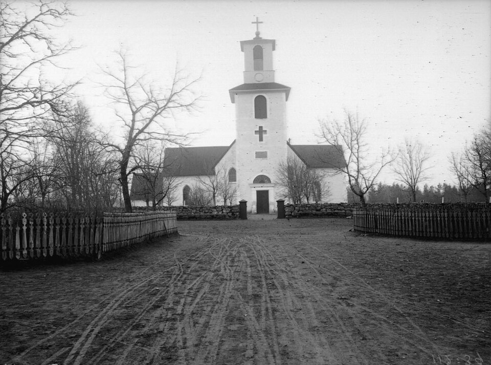 Höreda Church from the 14th century. The tower is built in 1833. Format: Glass plate negative