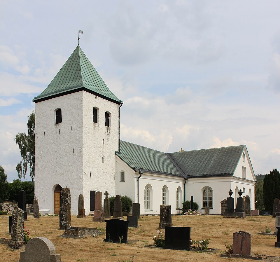 Vånga kyrka från sydväst.