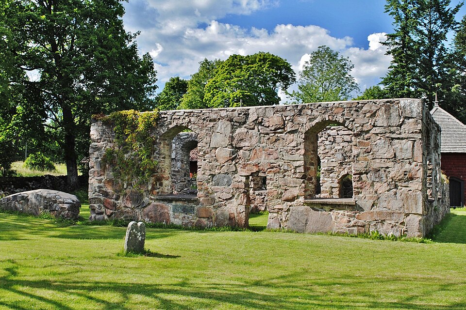 Lemnhult's old church. The church was probably built in the 1300s and was built in the 17th century. Distributed by fire in 1856.
