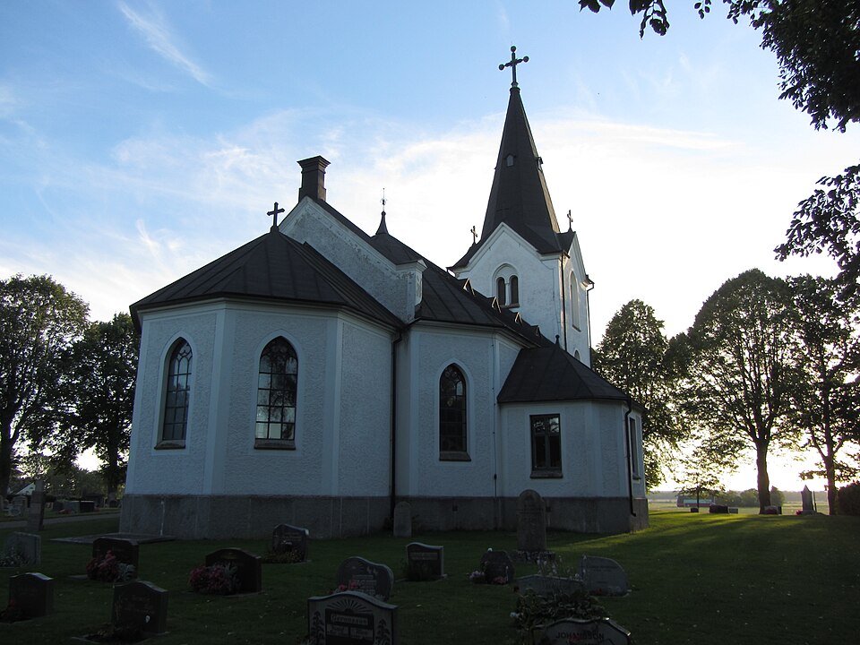 Ekby kyrka och kyrkogård i Vadsbo härad i Västergötland. Kyrkan ligger mellan Skövde och Mariestad.