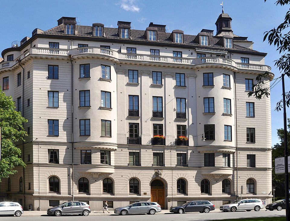 Karlaplan 12, Stockholm, Byggt 1916-1919 efter ritningar av arkitektkontoret Hagström & Ekman