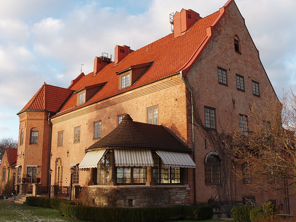 Villa Högberga (Högberga gård), Lidingö. Trädgårdssidan mot Lilla Värtan.