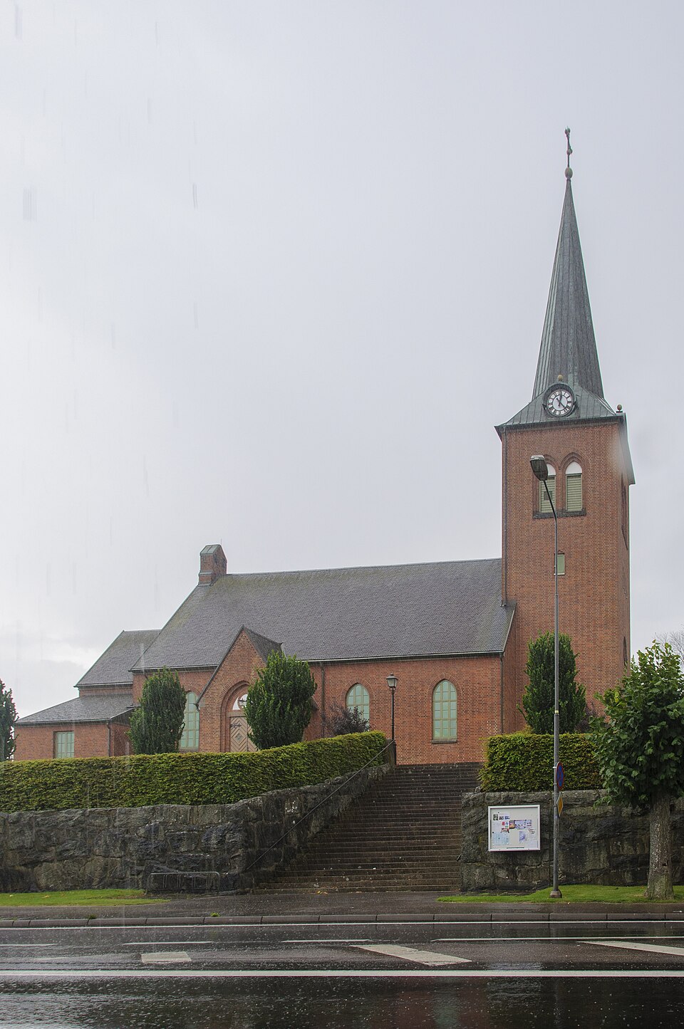 Grästorps kyrka, Nybyggnadsår 1914 - 1915 Albin Gustafsson (Arkitekt) Carl-Wilhelm Gustafsson (Arkitekt) Gustav Hallencreutz (Konstnär) John Hedæus (Konstnär) Torben Grut (Arkitekt) This is a photo of