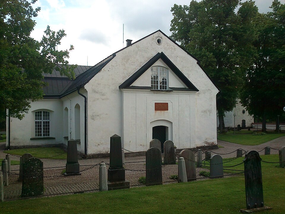 Western entrance to Östra Vingåker's church