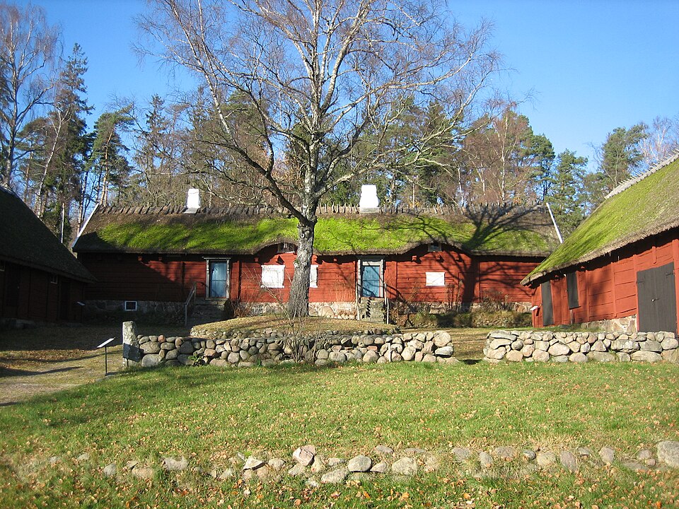 Några av byggnaderna på Hallandsgården på Galgberget i Halmstad.