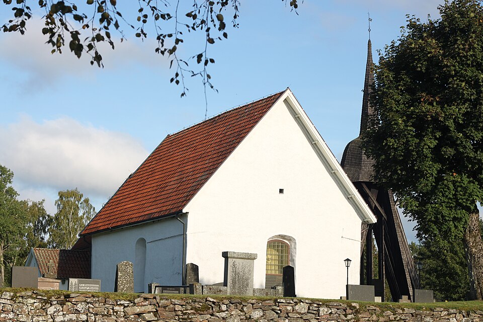 Nöttja kyrka med klocktorn