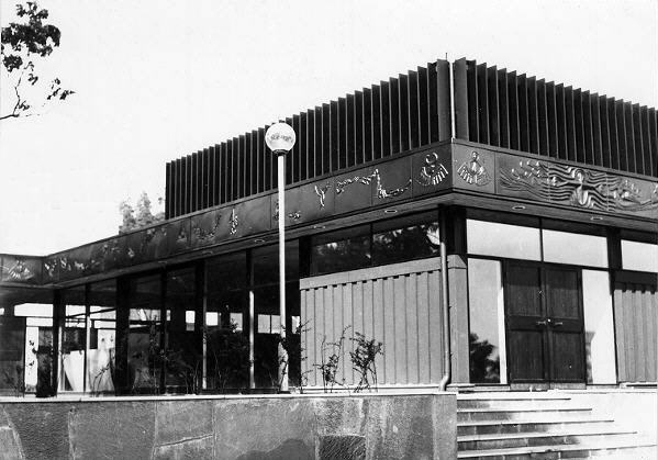 Evangelium i aluminium av skulptör Bertil Berggren Askenström. Bäve kyrka Uddevalla 1972.