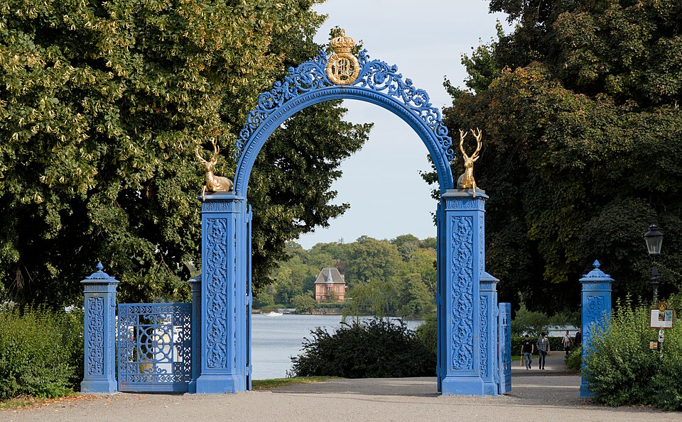 Blå Porten (Blue Door) in Stockholm, seen from the West in September 2023. The building Sirishov can be seen in the background.