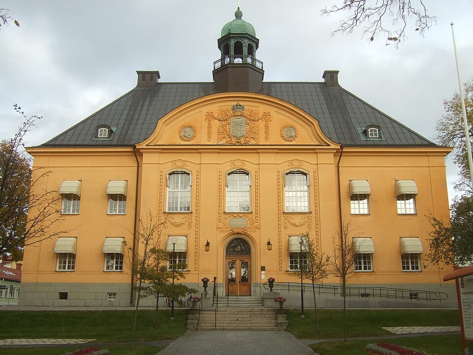 The buildings of "Gamla Landstatshuset" at Nybrogatan 15 in Härnösand, front wall of main building, viewed from southwest