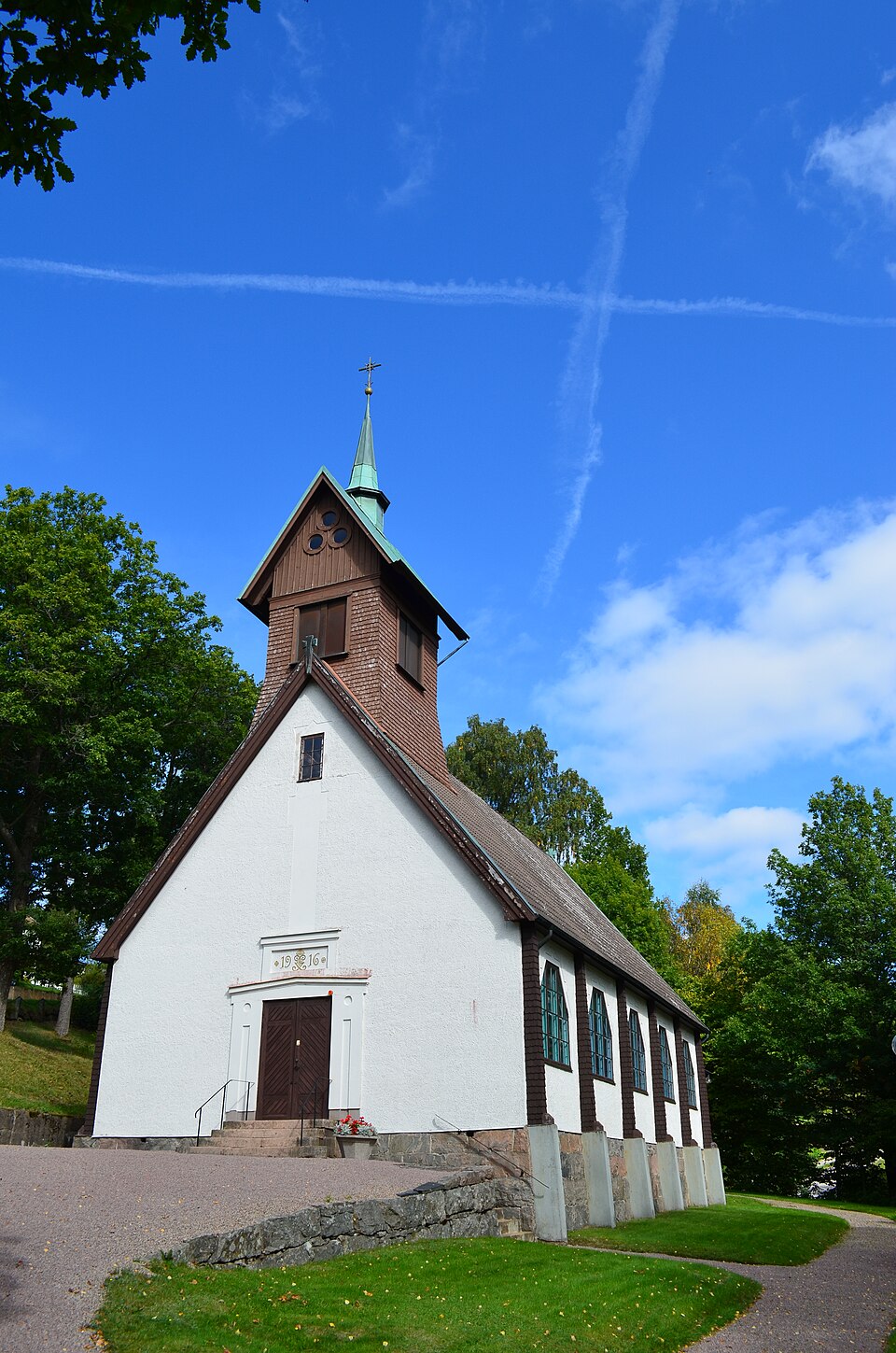 Olsfors kyrka från väster