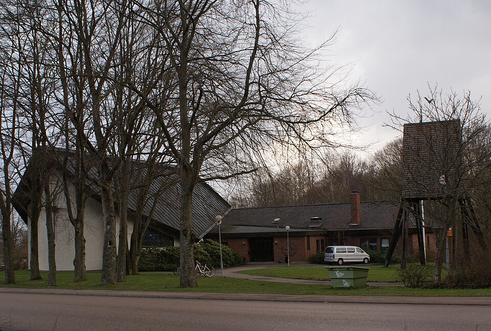 sv:Vargöns kyrka i sv:Vargön, sv:Vänersborgs kommun