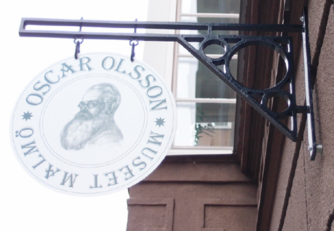 Väggskylt för Oscar OLsson Museet i Malmö, Ehrensvärdsgatan 4