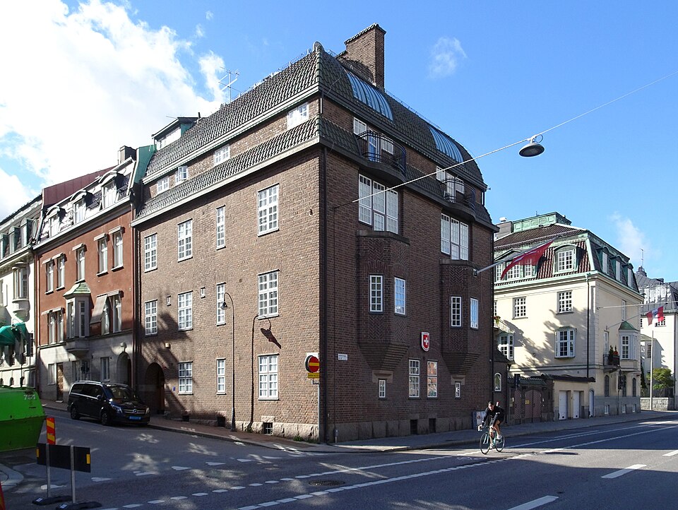 Trädlärkan 6, Sköldungagatan 9, 1909 - 1910 Nybyggnad Upphovsman D. E. Thorsén (Byggmästare) Emilie Asplund (Byggherre) Erik Hahr (Arkitekt)