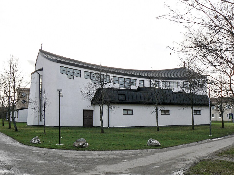 Lambohovskyrkan i Linköping. Lambohov's church in Linköping, Sweden. Architect Guy Sjöwall, 1986. Photo by Skvattram 2006-12-08.