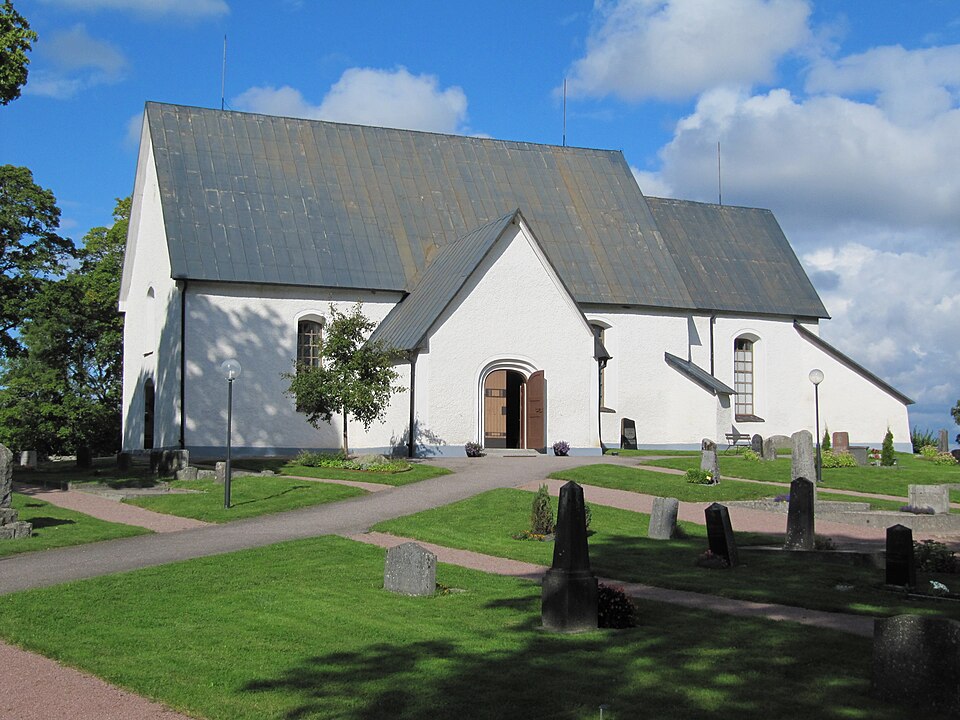 Villberga kyrka från söder