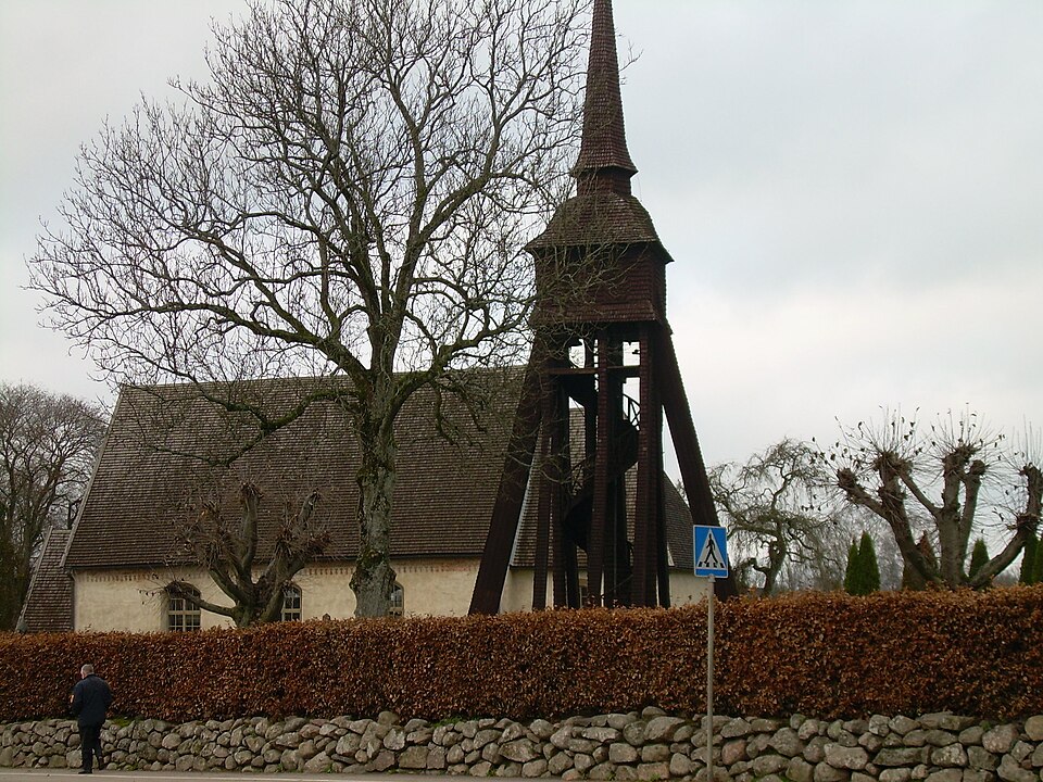 Alvesta kyrka (från söder)