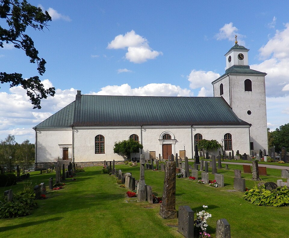 The church was built in 1808-1810 in a neoclassical style with a tower in the east and the long house with concluding sacristia in the west. The opening ceremony was organized on October 4, 1812 by Bi
