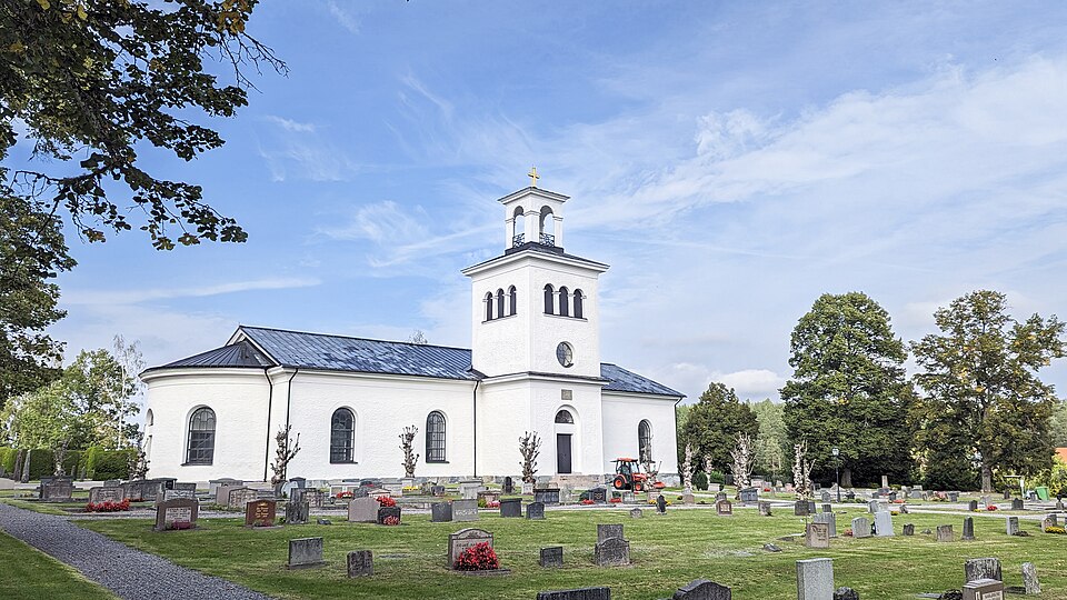 Ukna kyrka mot norr.