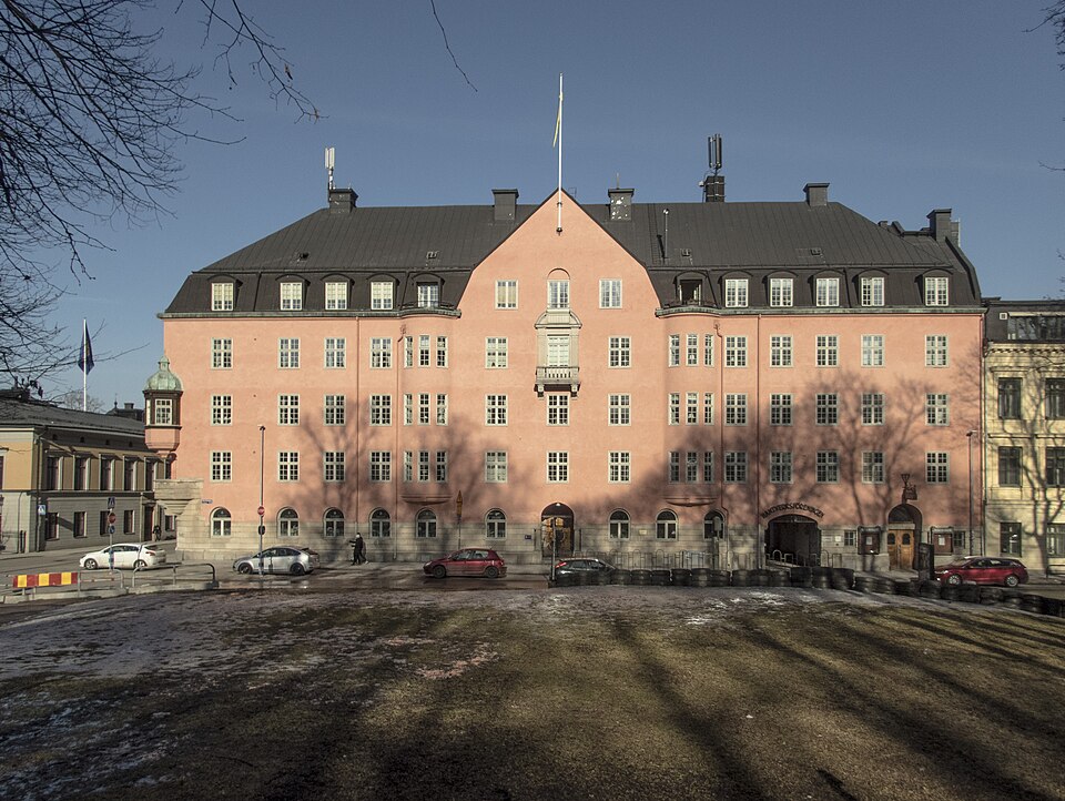 Hantverksföreningens borg, Drottninggatan 14 , Nedre Slottsgatan 6 Uppsala Nybyggnadsår 1913 - 1914. Byggherre Upsala Fabriks- och Hantverksförening. Arkitekt Victor Holmgren This is a photo of a prot