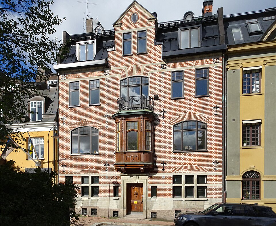 Tofslärkan 13, Tyrgatan 5. 1909 - 1910 Nybyggnad Upphovsman Andreas Nordström (Byggmästare) Erik Josephson (Arkitekt) Gunnar Jacobson (Byggherre)