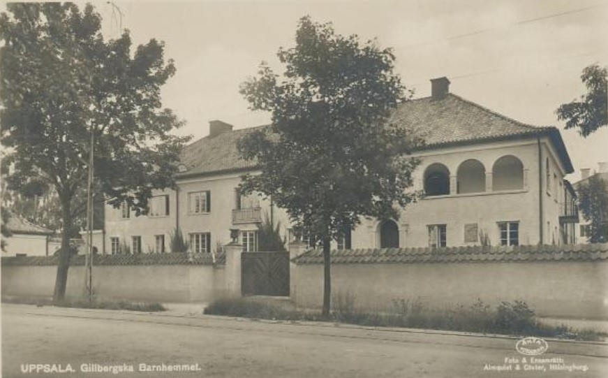 Old postcard of Gillbergska barnhemmet, Uppsala, Sverige (The Gillberg orphanage, Uppsala, Sweden)