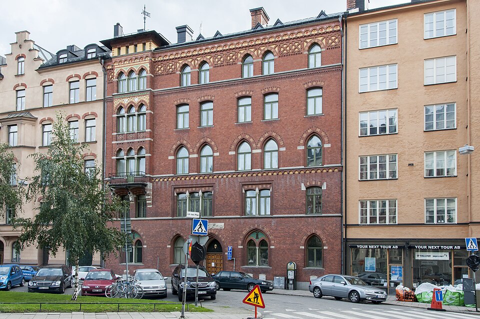 Whitlockska huset. Tallen 21, Lill-Jans Plan 4. Byggnadsår 1887-88, arkitekt Gustaf Lindgren, byggherre Sophie Whitlock, byggmästare J Nilsson.